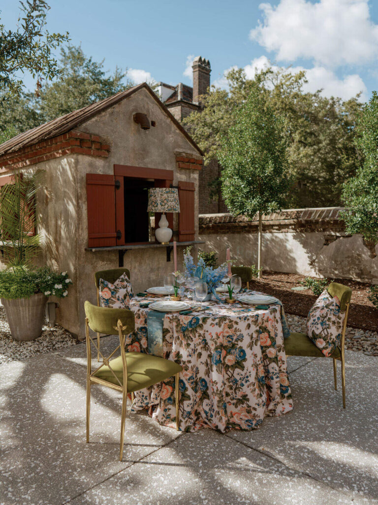 Daphne Ivory Linen Seabrook Navy Napkin