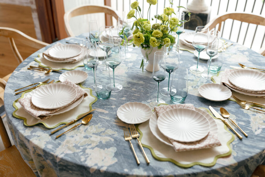Seabrook Navy Linen Sawyer Rose Napkin Lily Ivory Placemat